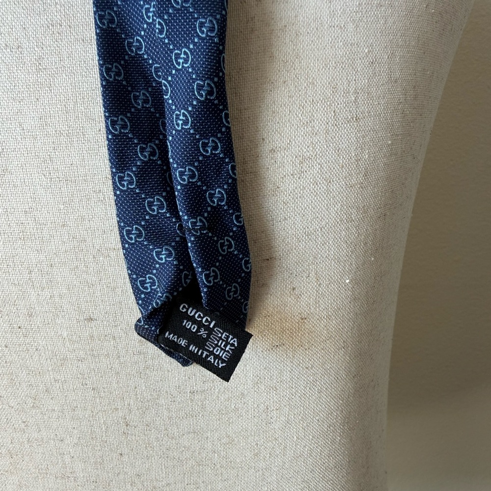 Gucci GG Navy Blue Silk Tie Like New - Picture 8 of 11